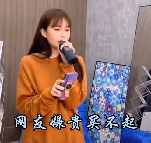 老趙就是這麼教育閨女的?上萬元衣服網友不買就破口大罵,素質呢