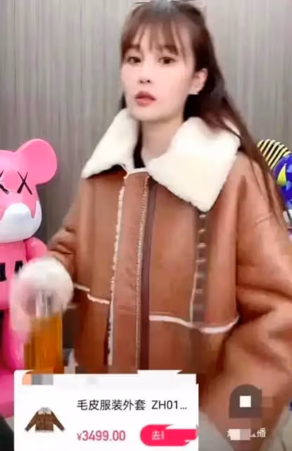 老趙就是這麼教育閨女的?上萬元衣服網友不買就破口大罵,素質呢