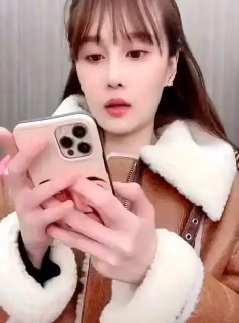 老趙就是這麼教育閨女的?上萬元衣服網友不買就破口大罵,素質呢