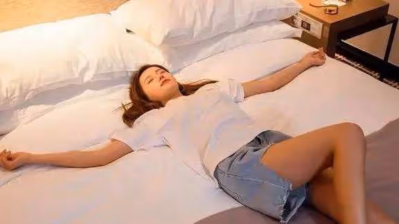 酒醉,我被暗戀10年的男人睡了,臨走前他讓我好好發育