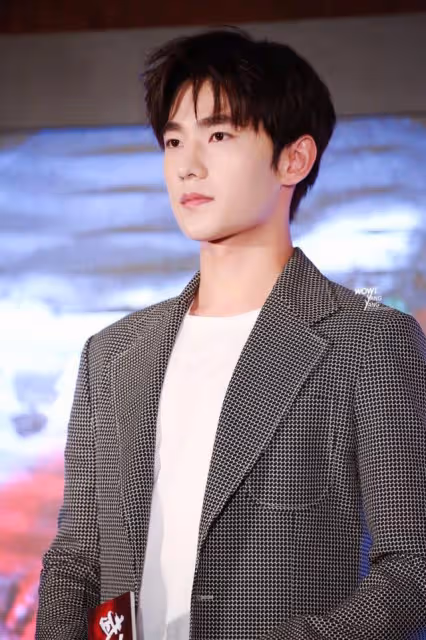 軍藝「四大校草」:前3位都成為一線明星,只有他不溫不火