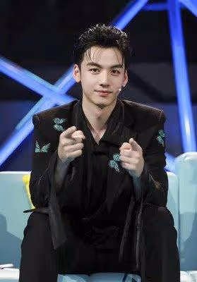 軍藝「四大校草」:前3位都成為一線明星,只有他不溫不火