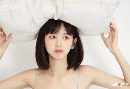 攬粉千萬卻遭網暴，被父親當「提款機」，井川里予的生活太難了！