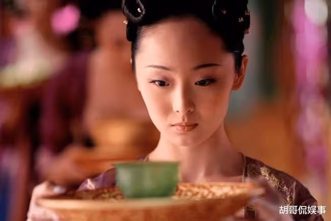 她是「謀女郎」之一,一夜爆紅後忽然淡圈,如今也低調復出