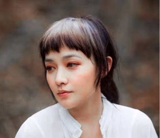 打唇釘、紋花臂，為愛摘子宮永不婚，周迅閨蜜范曉萱才是真的豪橫