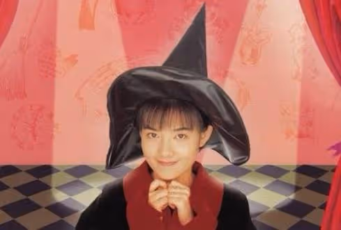 打唇釘、紋花臂,為愛摘子宮永不婚,周迅閨蜜范曉萱才是真的豪橫