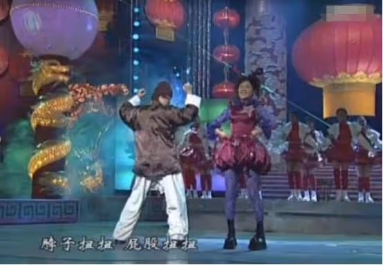 打唇釘、紋花臂,為愛摘子宮永不婚,周迅閨蜜范曉萱才是真的豪橫