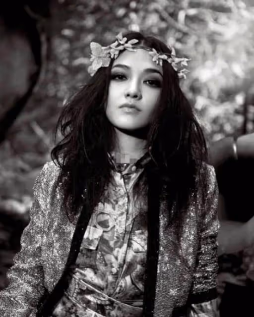 打唇釘、紋花臂,為愛摘子宮永不婚,周迅閨蜜范曉萱才是真的豪橫