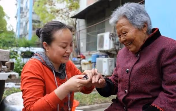 我結婚岳母沒收彩禮，五年後出60萬為她治病，無怨無悔