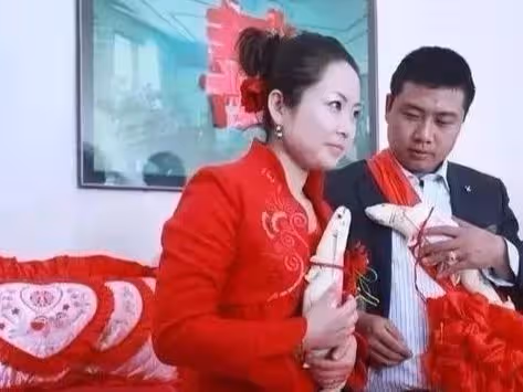 結婚婚禮現場，閨蜜讓我要八萬下車費，12歲弟弟一句話點醒我