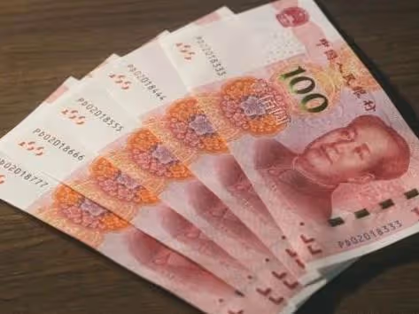 兒子住院前夫哭窮，夜裡病房外傳來敲門聲，看見來人我淚水打轉