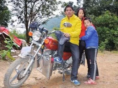借了小叔子五萬塊，半年後去還錢，門口聽到妯娌的話淚崩