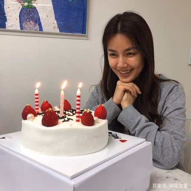 嫁給了帥氣的車仁表，這位曾經的台柱女演員從此被流言裹挾