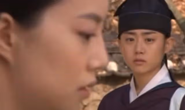 女明星中飯量天花板，和國民妹妹拿情侶獎，文彩元的演員路很自然