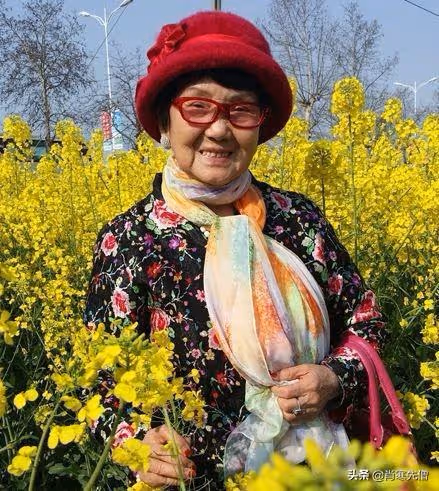 吳勝明：曾是中國第一位女首富，被判死緩，女兒自殺，88歲做直播