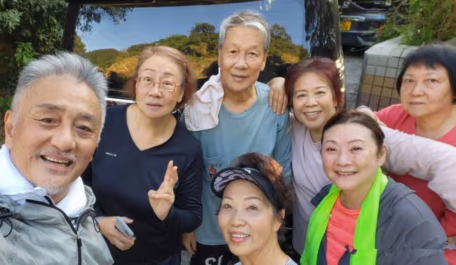 周潤發跑步隊陣容曝光，邵美琪等大咖雲集，發哥幫隊員按摩沒架子