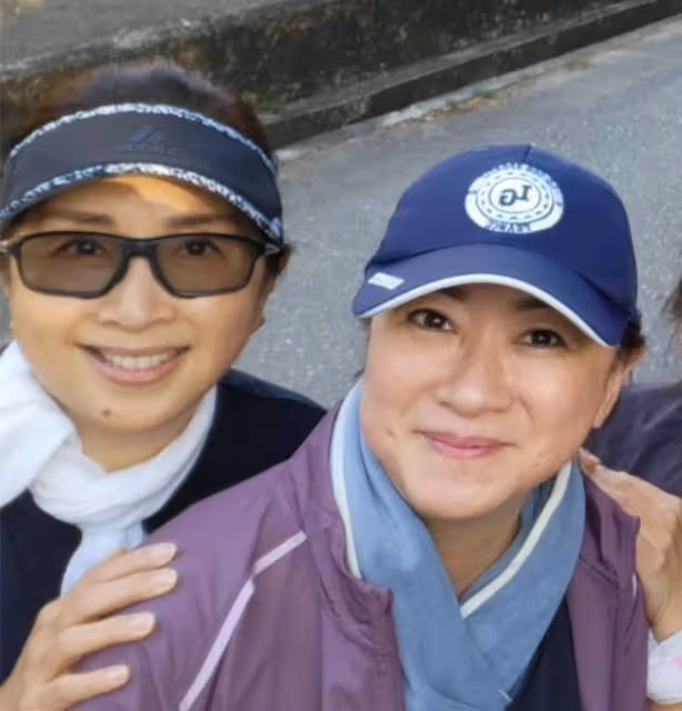 周潤發跑步隊陣容曝光，邵美琪等大咖雲集，發哥幫隊員按摩沒架子