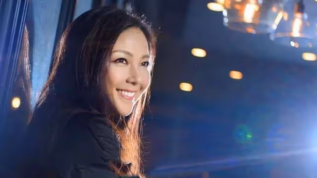 曾因妹妹涉毒而連累事業，歌手衛蘭再提當年一事，直認有埋怨對方
