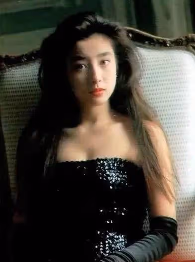 宮澤理惠母親透露：我含淚把姐妹倆送進了導演的房間，鎖上了門