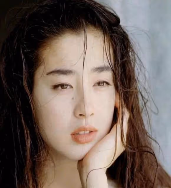 宮澤理惠母親透露：我含淚把姐妹倆送進了導演的房間，鎖上了門