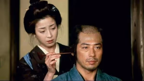 宮澤理惠母親透露：我含淚把姐妹倆送進了導演的房間，鎖上了門