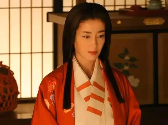 宮澤理惠母親透露：我含淚把姐妹倆送進了導演的房間，鎖上了門