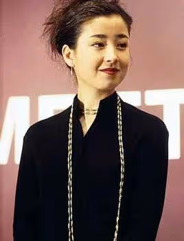 宮澤理惠母親透露：我含淚把姐妹倆送進了導演的房間，鎖上了門