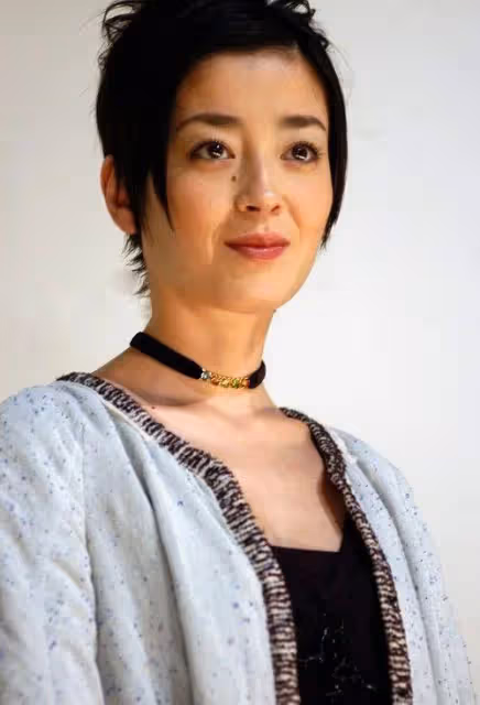 宮澤理惠母親透露：我含淚把姐妹倆送進了導演的房間，鎖上了門