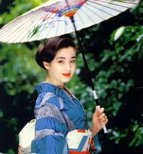 宮澤理惠母親透露：我含淚把姐妹倆送進了導演的房間，鎖上了門