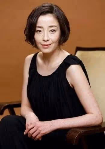 宮澤理惠母親透露：我含淚把姐妹倆送進了導演的房間，鎖上了門
