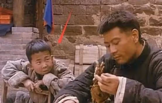 7位走向巔峰的醜男演員，沒錢沒貌，娶的老婆卻一個比一個漂亮
