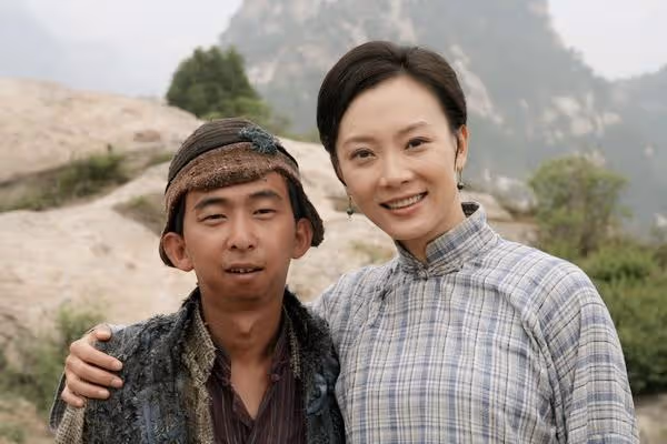 7位走向巔峰的醜男演員，沒錢沒貌，娶的老婆卻一個比一個漂亮