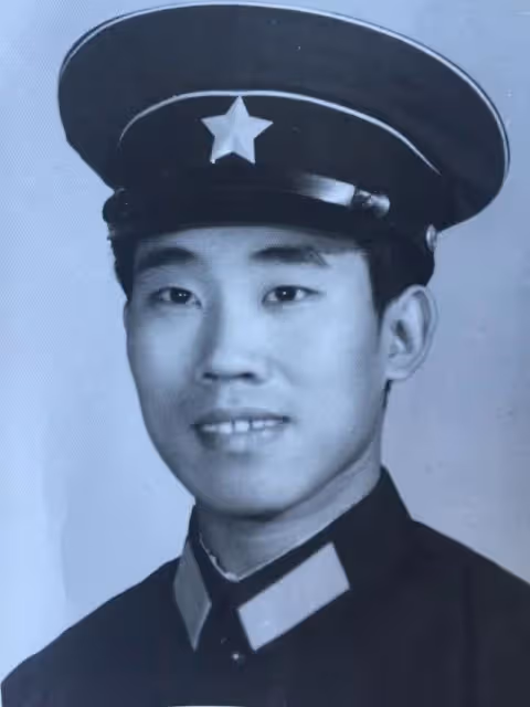 7位走向巔峰的醜男演員，沒錢沒貌，娶的老婆卻一個比一個漂亮