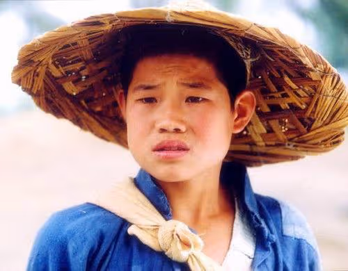 7位走向巔峰的醜男演員，沒錢沒貌，娶的老婆卻一個比一個漂亮
