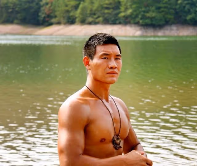 7位走向巔峰的醜男演員，沒錢沒貌，娶的老婆卻一個比一個漂亮