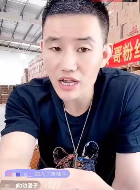7位走向巔峰的醜男演員，沒錢沒貌，娶的老婆卻一個比一個漂亮
