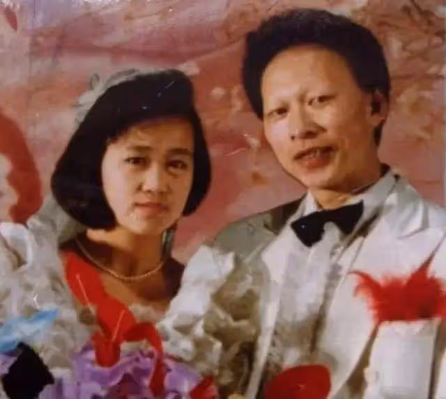 7位走向巔峰的醜男演員,沒錢沒貌,娶的老婆卻一個比一個漂亮