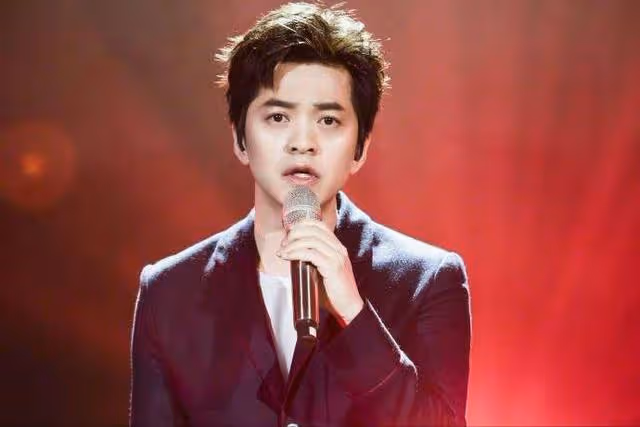 李健:10歲情定青梅竹馬,24歲迎娶小5歲妻子,41歲仍舊無兒無女