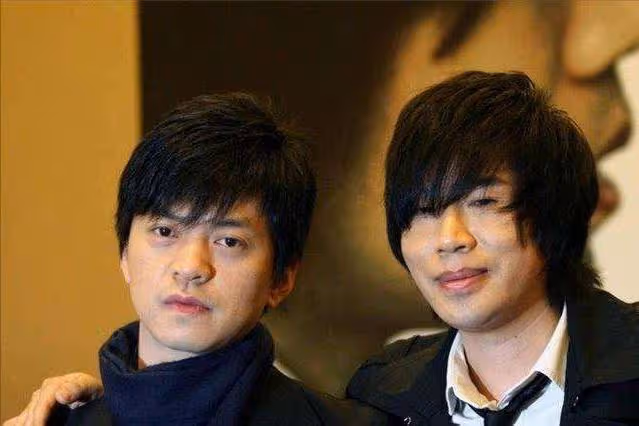 李健:10歲情定青梅竹馬,24歲迎娶小5歲妻子,41歲仍舊無兒無女