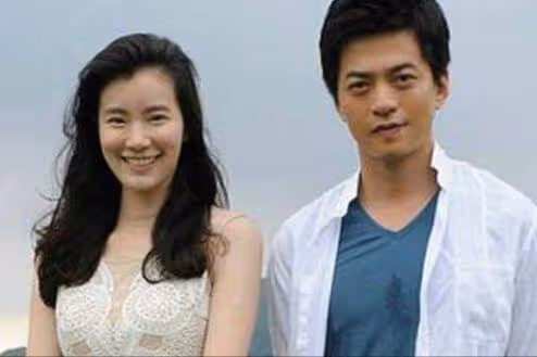 李健：10歲情定青梅竹馬，24歲迎娶小5歲妻子，41歲仍舊無兒無女