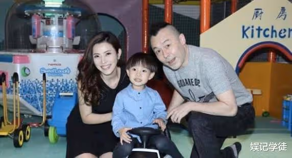 配角比主角更「擺譜」?港星雷宇揚與粉絲合照全程黑臉,還爆粗口