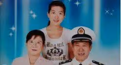 「歪嘴壞蛋」杜旭東:相貌醜陋,27歲騙婚女醫生,女兒卻美出天際