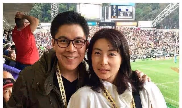 剛嫁霍啟剛就拿到億萬大禮,生育後被獎勵數個億,郭晶晶有何魅力