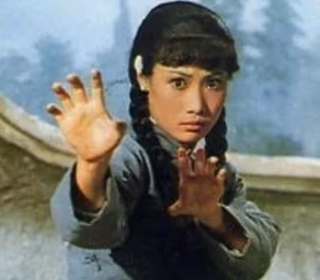 一代功夫女王茅瑛近況，移居國外開中餐廳，71歲輕鬆踢腿身手靈活