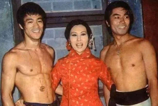 一代功夫女王茅瑛近況，移居國外開中餐廳，71歲輕鬆踢腿身手靈活