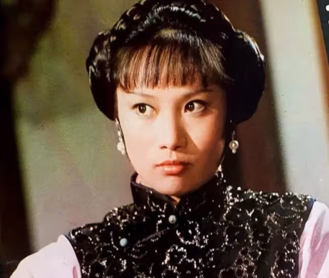 一代功夫女王茅瑛近況，移居國外開中餐廳，71歲輕鬆踢腿身手靈活