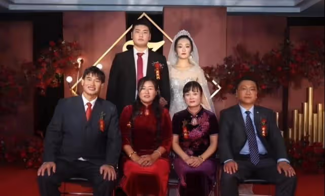 陳亞男單方面宣布解除婚約,將退還全部財物,大衣哥態度耐人尋味