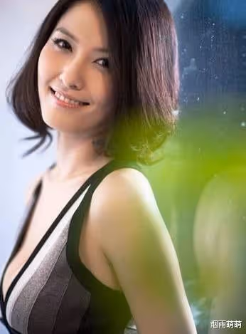 顏值身材俱佳的她,「北漂」十年都沒火,如今在其他領域走紅