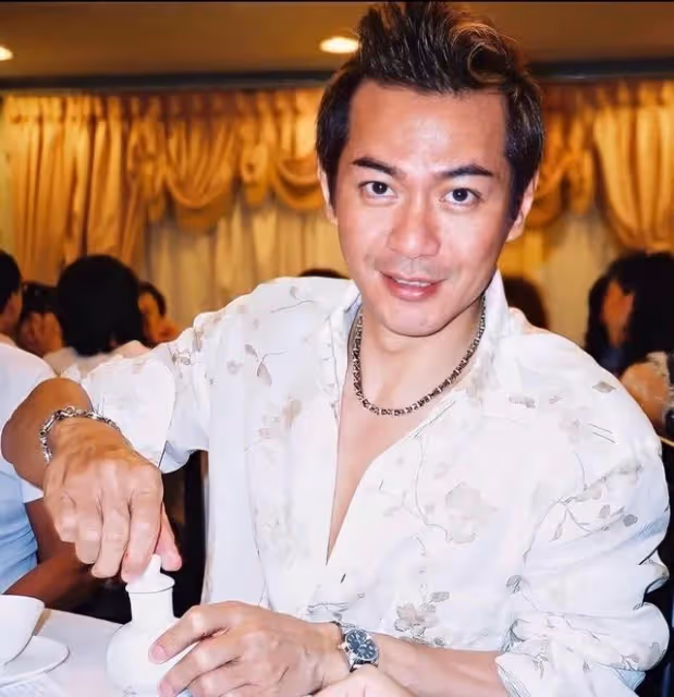 獨家！59歲江華息影多年全面復出，外表凍齡帥氣，透露將接拍電影