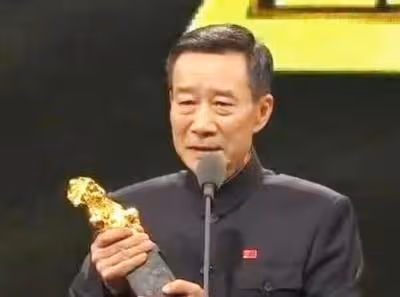 「最貴影帝」李雪健,一個廣告可以賺上億,卻被醫療費壓彎了腰